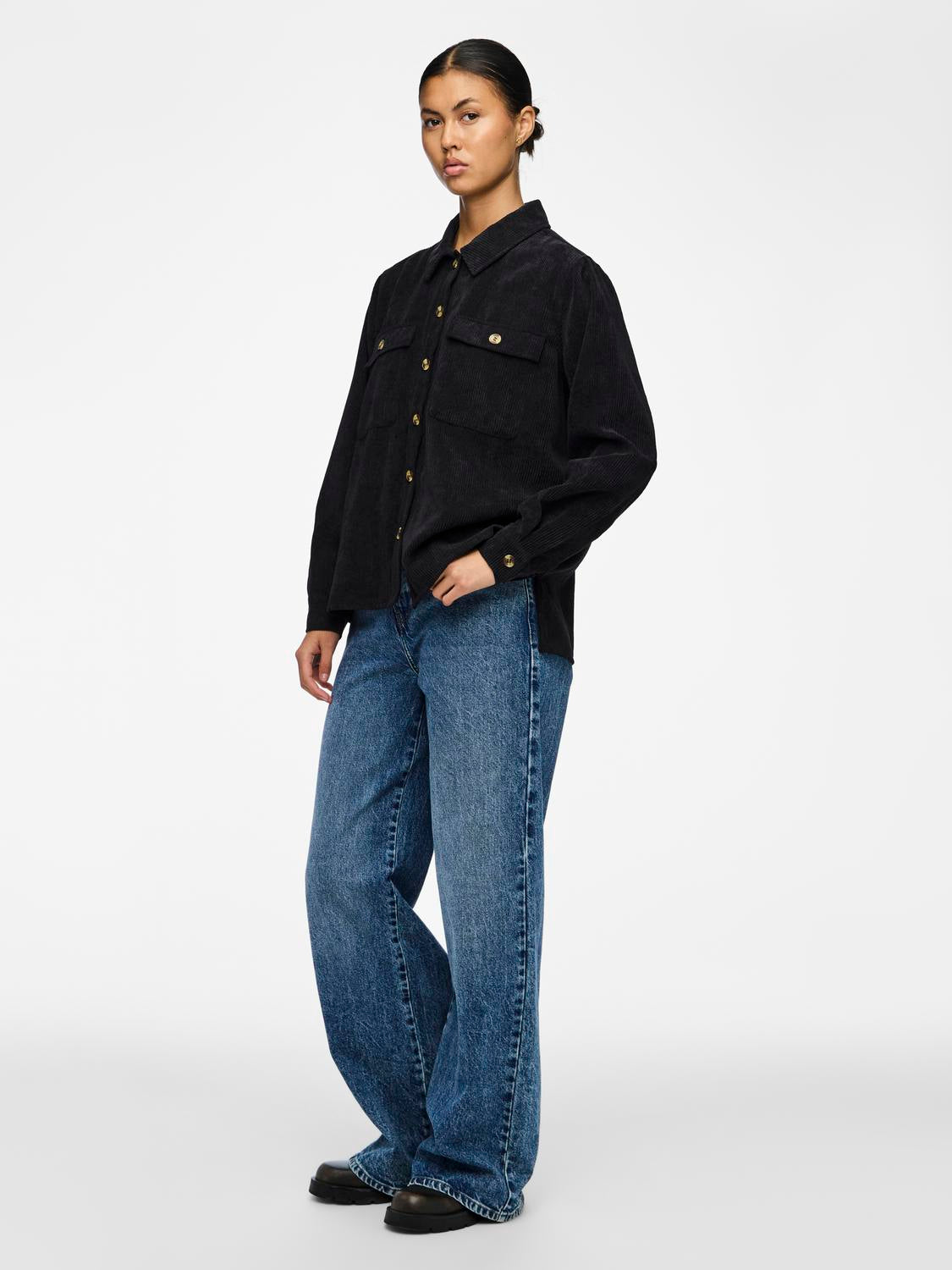 model_shot-front_full